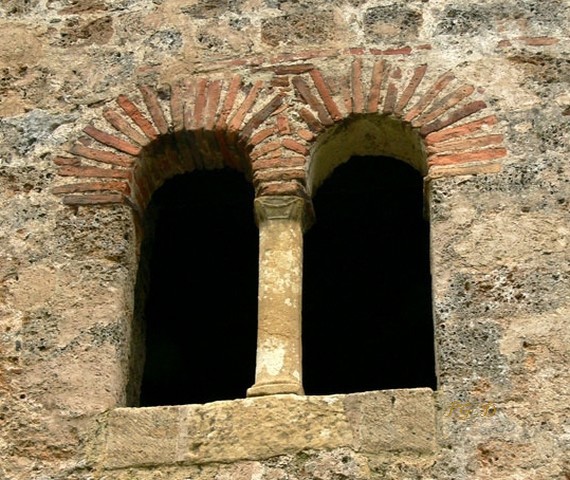 San Adriano de Tuñón: Window of the secret chamber above the chevet