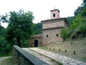 San Millán de Suso: Vista general de San Millán de Suso desde su acceso por el lado de la cabecera